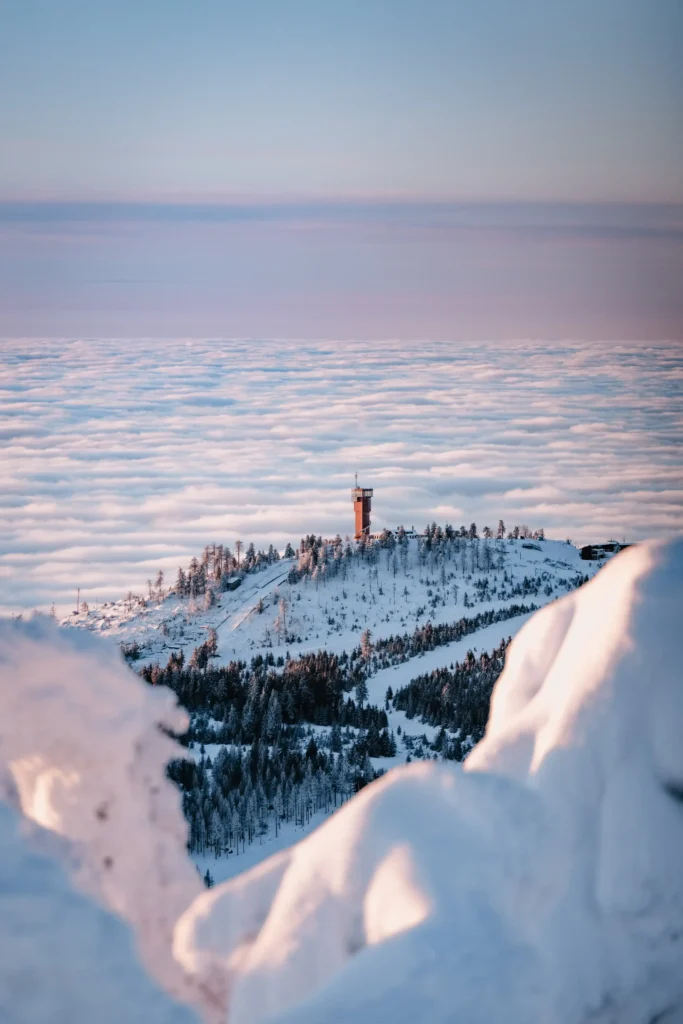 Wurmberg im Winter, Blick vom Brocken über Wolkenmeer.